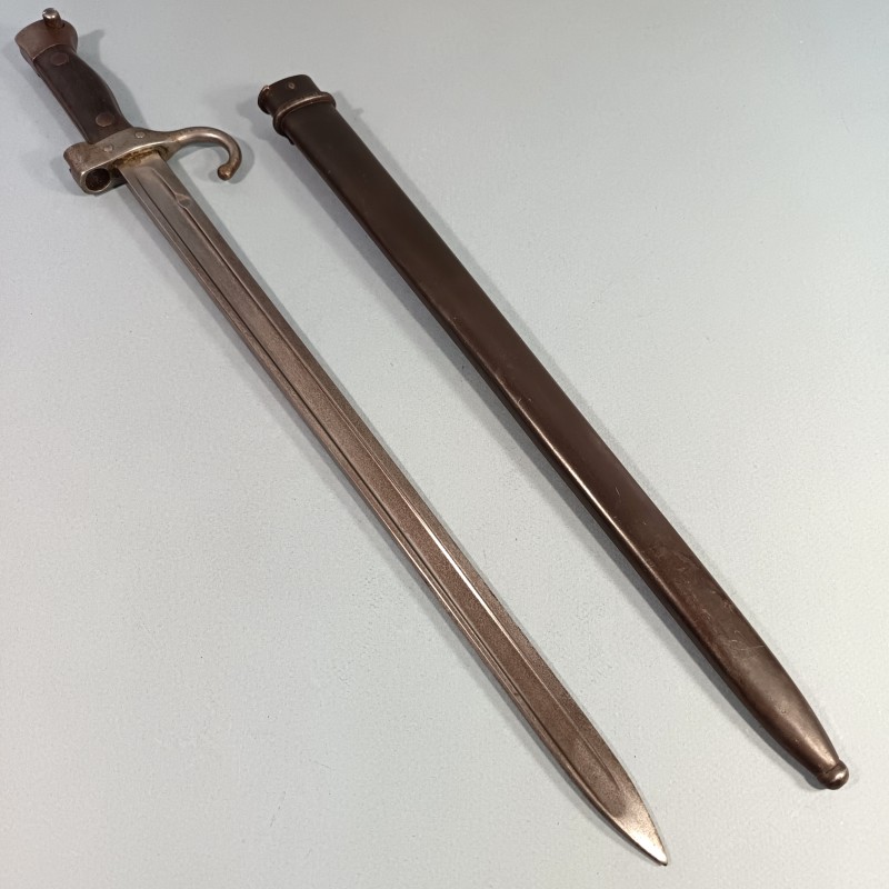 BAIONNETTE BERTHIER MODELE 1892 SECOND TYPE MODIFIEE AVEC QUILLON ET PLAQUETTES BOIS